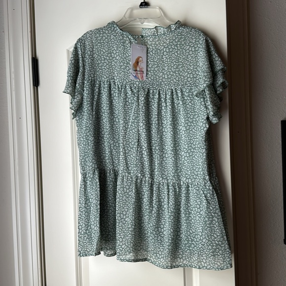 Pretty Garden Green Flowy Top - Picture 2 of 4